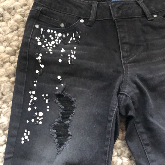 Ripped Jeans with Decor - Picture 2 of 4